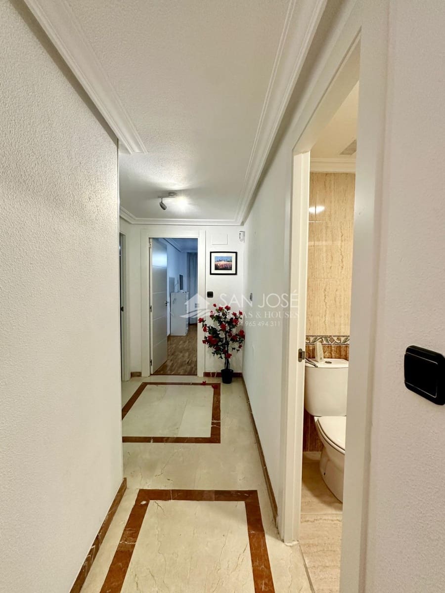 Piso de 3 habitaciones en Torrevieja en venta con garaje - 390.000 € (Ref: 8437208)