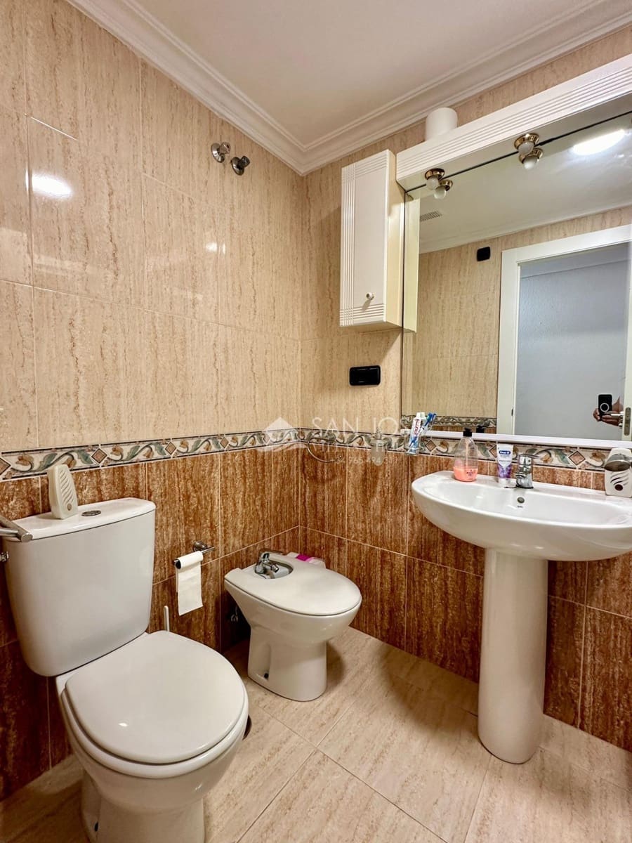 Piso de 3 habitaciones en Torrevieja en venta con garaje - 390.000 € (Ref: 8437208)