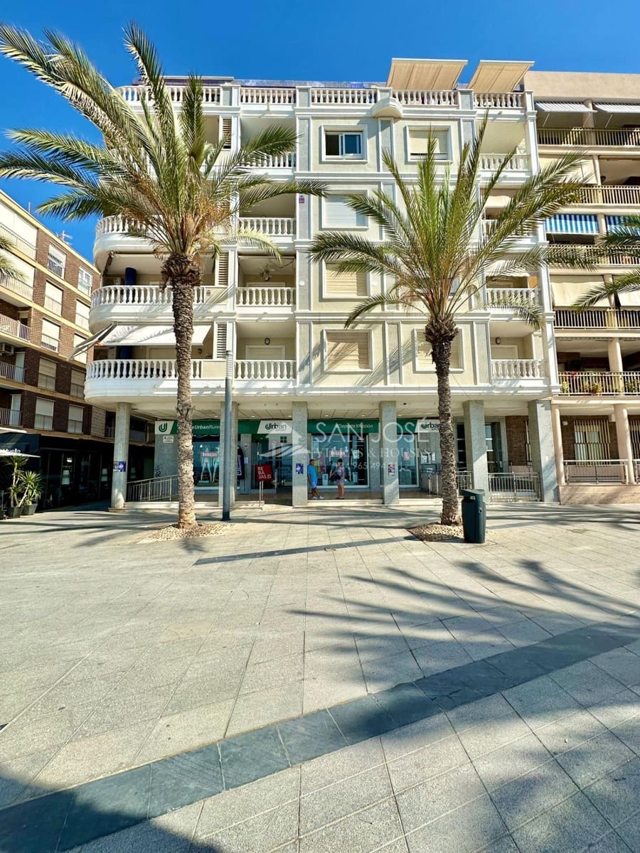 Piso de 3 habitaciones en Torrevieja en venta con garaje - 390.000 € (Ref: 8437208)