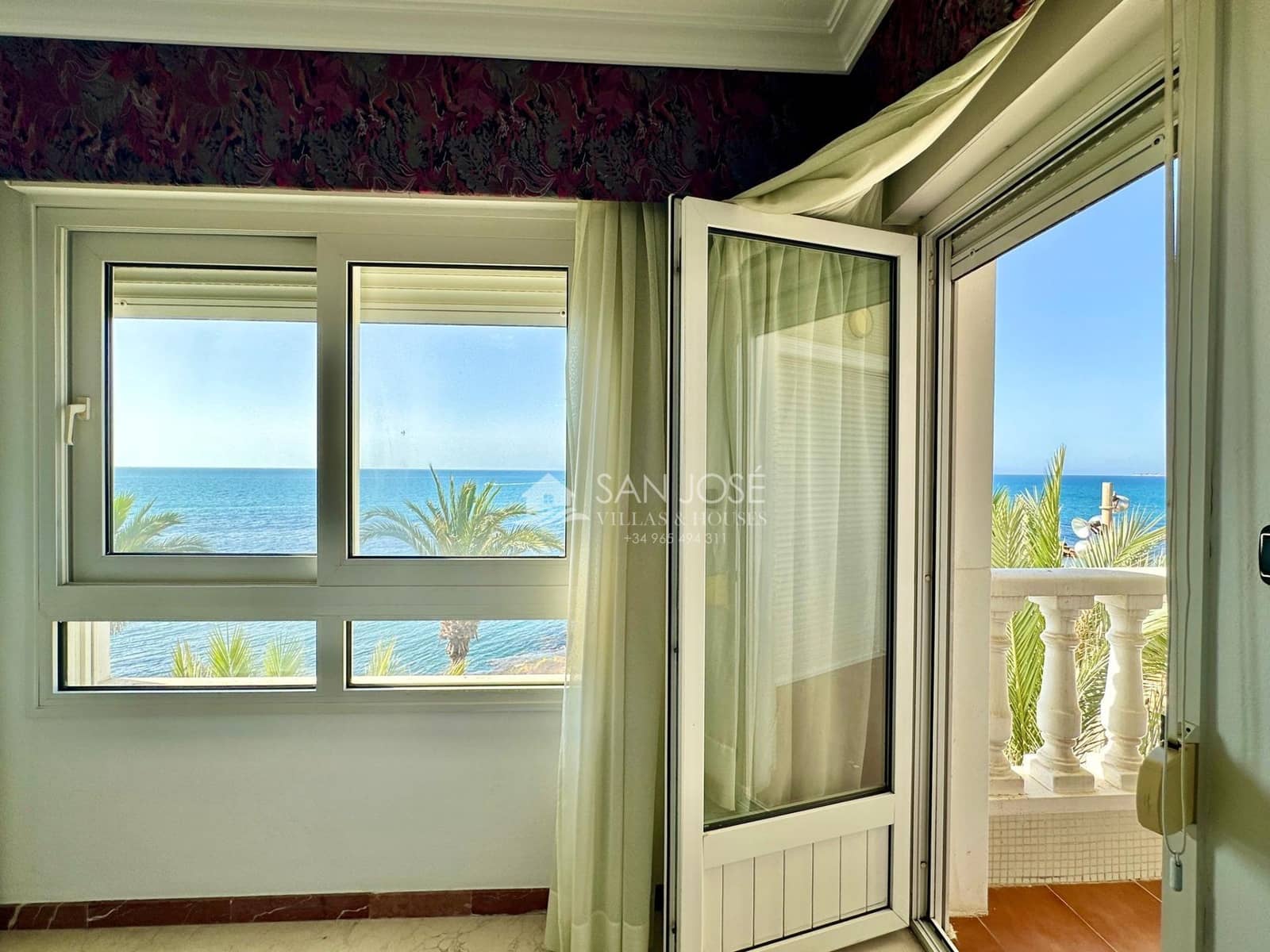 Piso de 3 habitaciones en Torrevieja en venta con garaje - 390.000 € (Ref: 8437208)