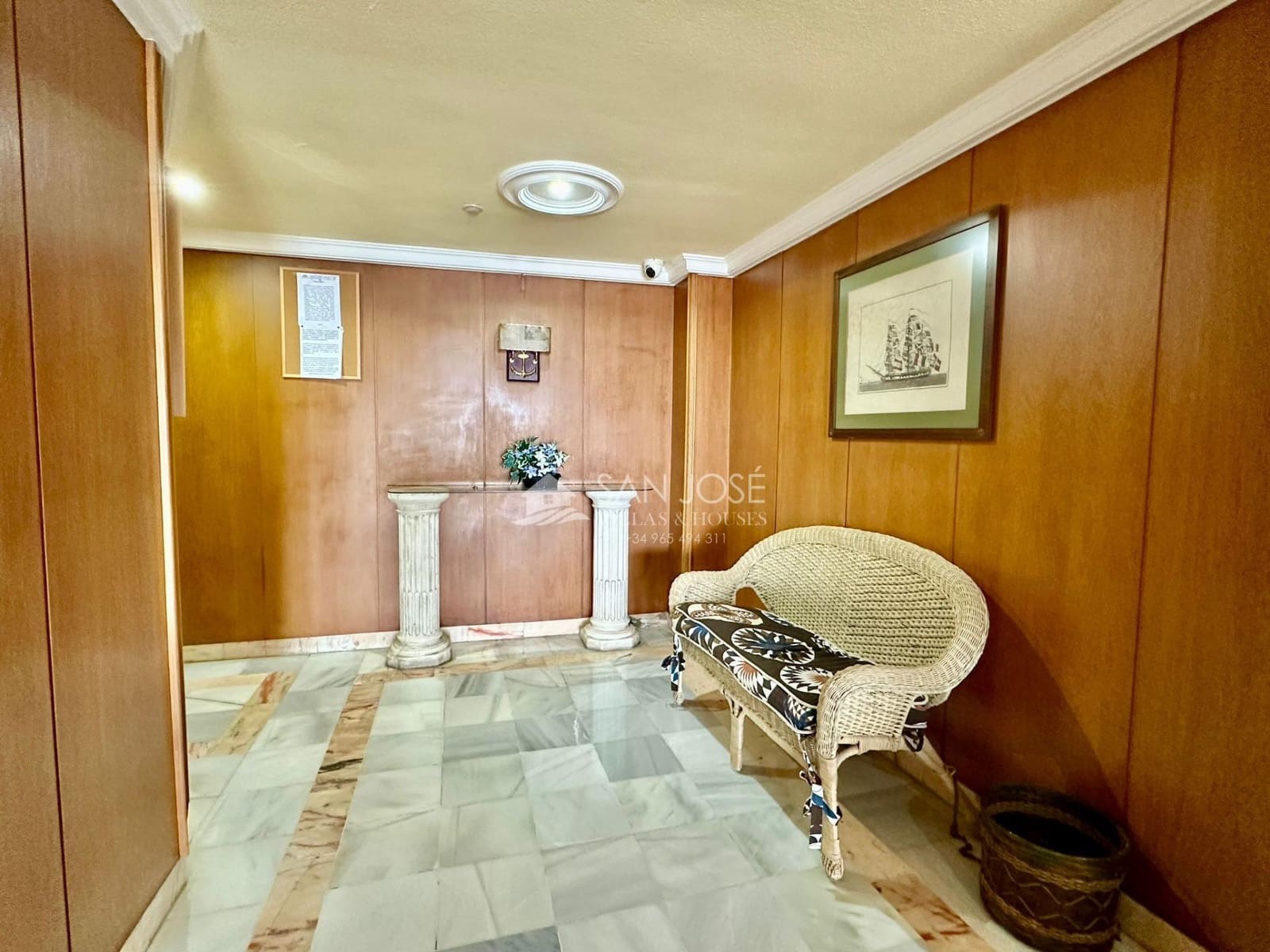 Piso de 3 habitaciones en Torrevieja en venta con garaje - 390.000 € (Ref: 8437208)