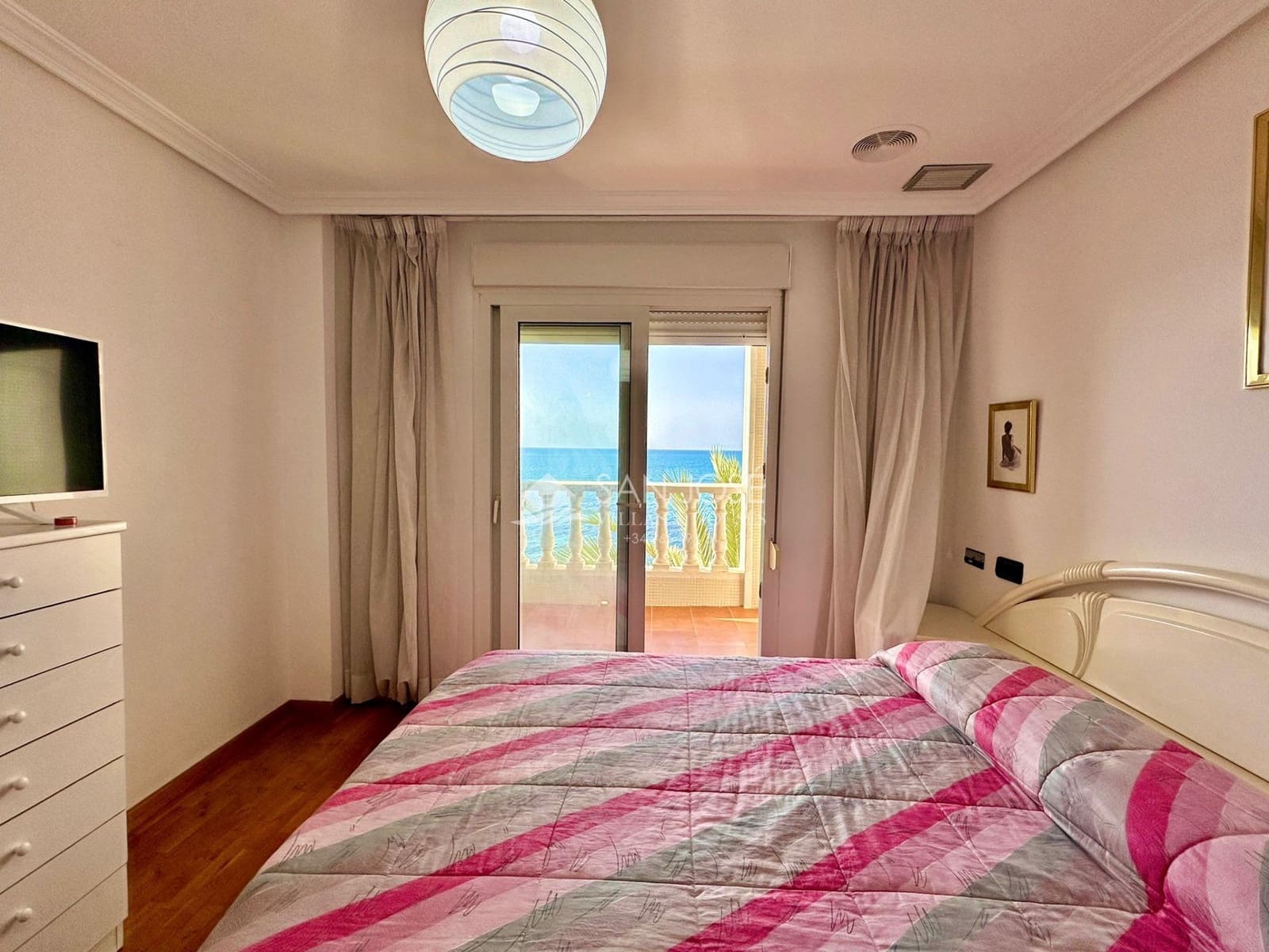 Piso de 3 habitaciones en Torrevieja en venta con garaje - 390.000 € (Ref: 8437208)