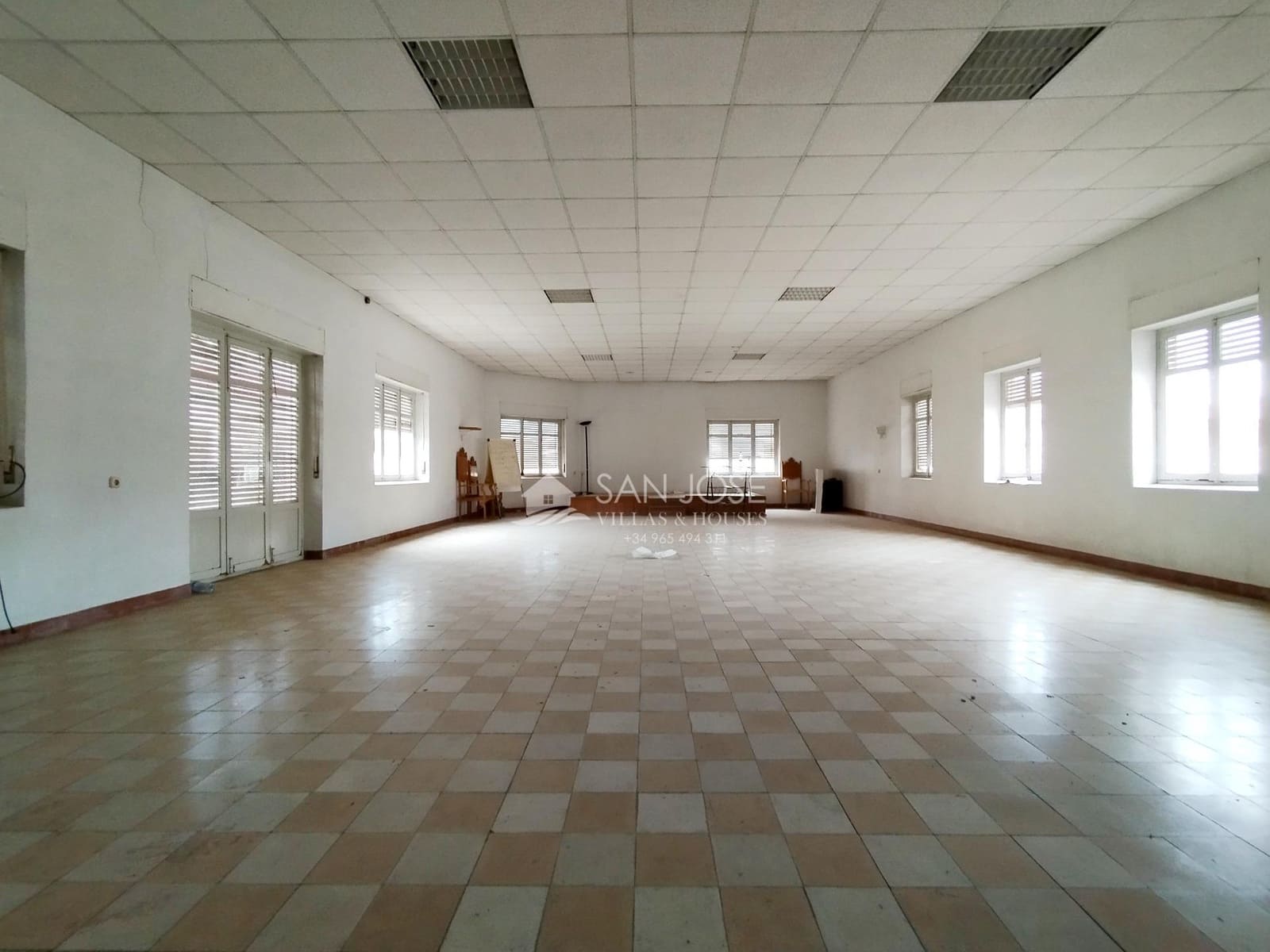 Virksomhed til salg i Novelda - € 880.000 (Ref: 8542320)