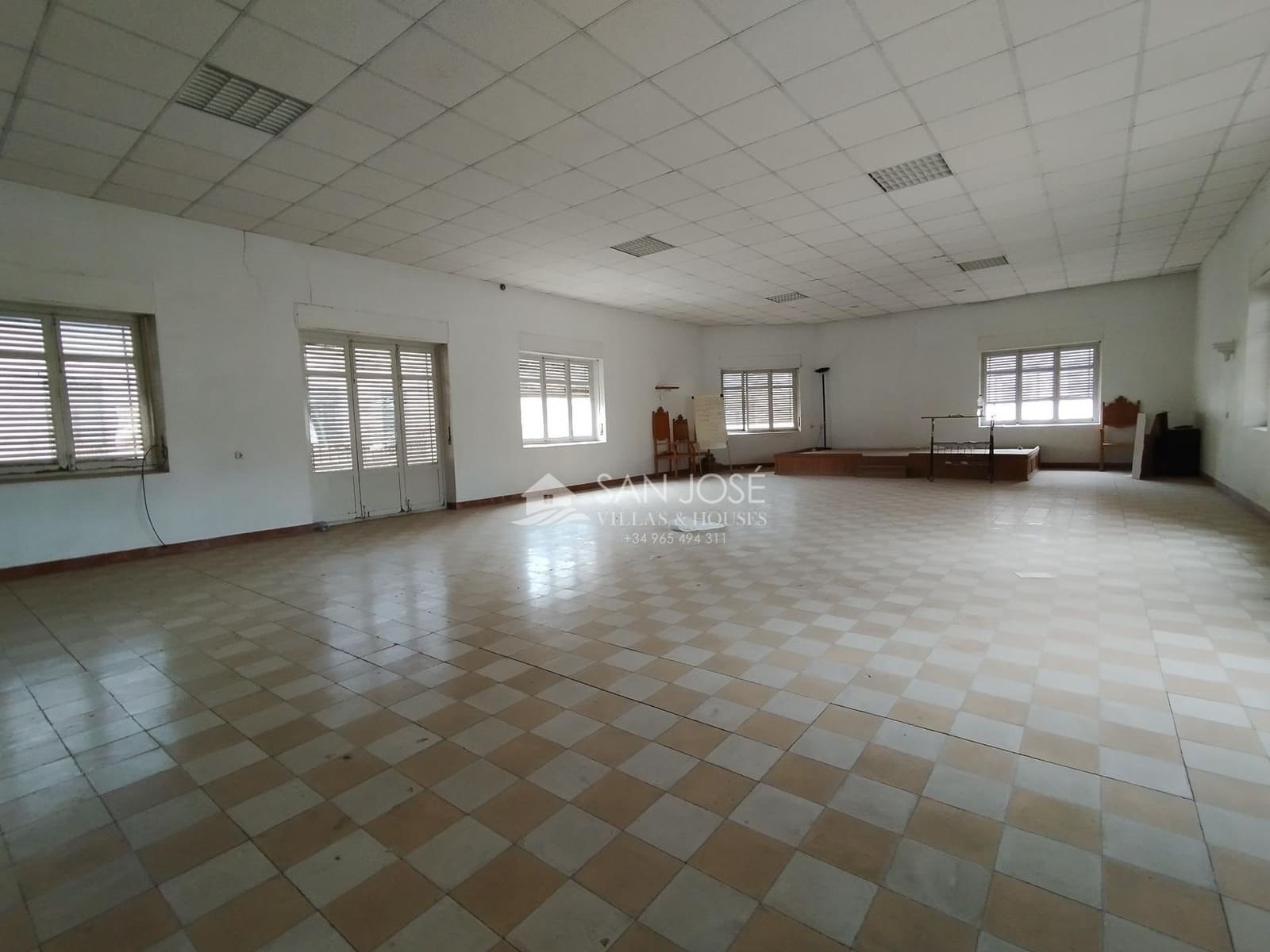 Virksomhed til salg i Novelda - € 880.000 (Ref: 8542320)