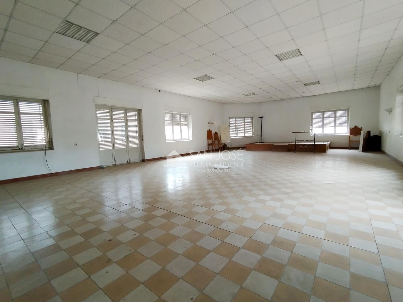 Virksomhed til salg i Novelda - € 880.000 (Ref: 8542320)