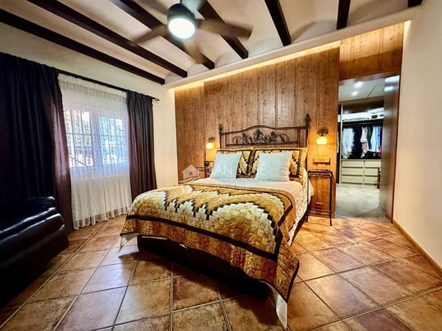 5 soveværelse Villa til salg i Elche / Elx med swimmingpool - € 319.000 (Ref: 8547276)