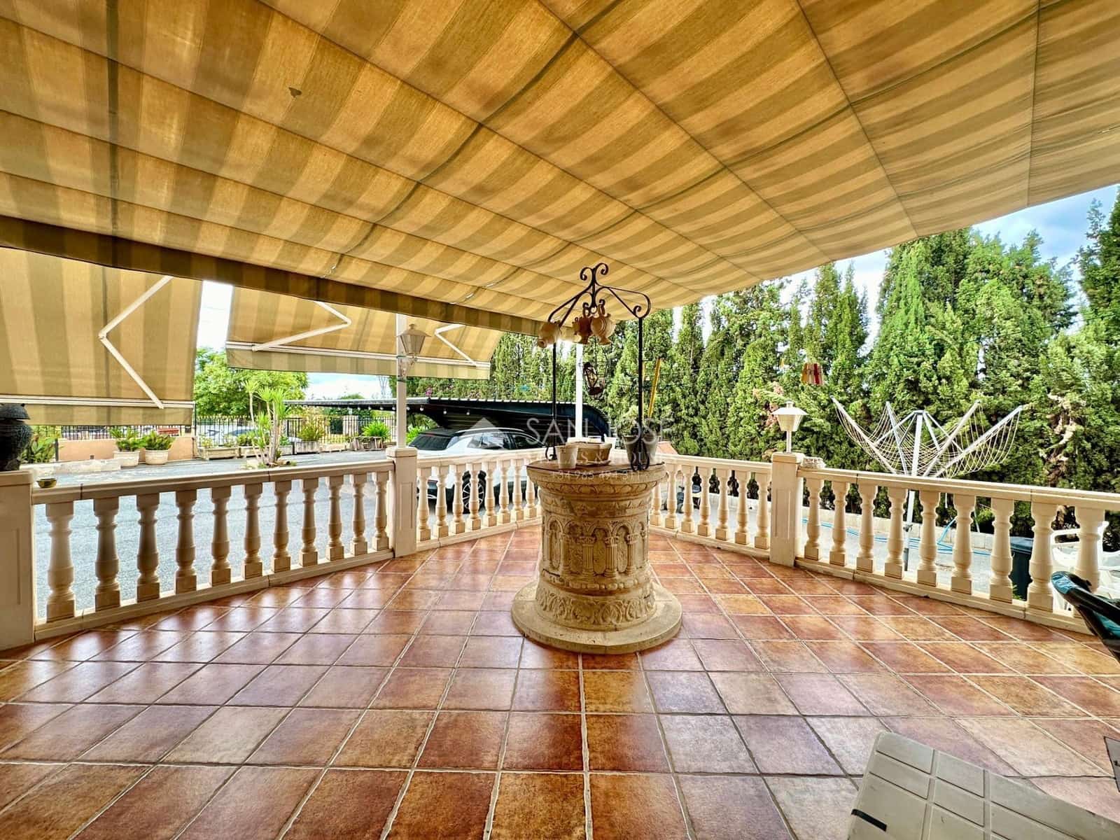 5 soveværelse Villa til salg i Elche / Elx med swimmingpool - € 319.000 (Ref: 8547276)