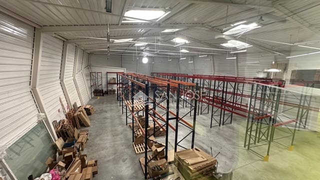 Azienda in vendita in Monóvar / Monóver - 600.000 € (Rif: 8589006)