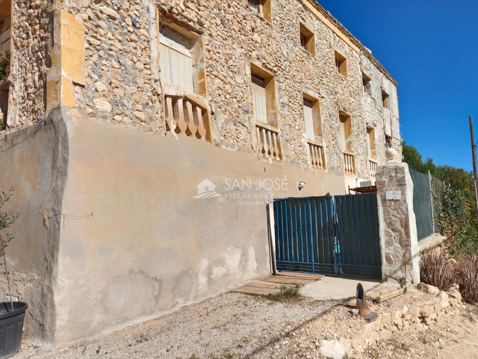 6 bedroom Villa for sale in Aspe - € 175,000 (Ref: 8603932)