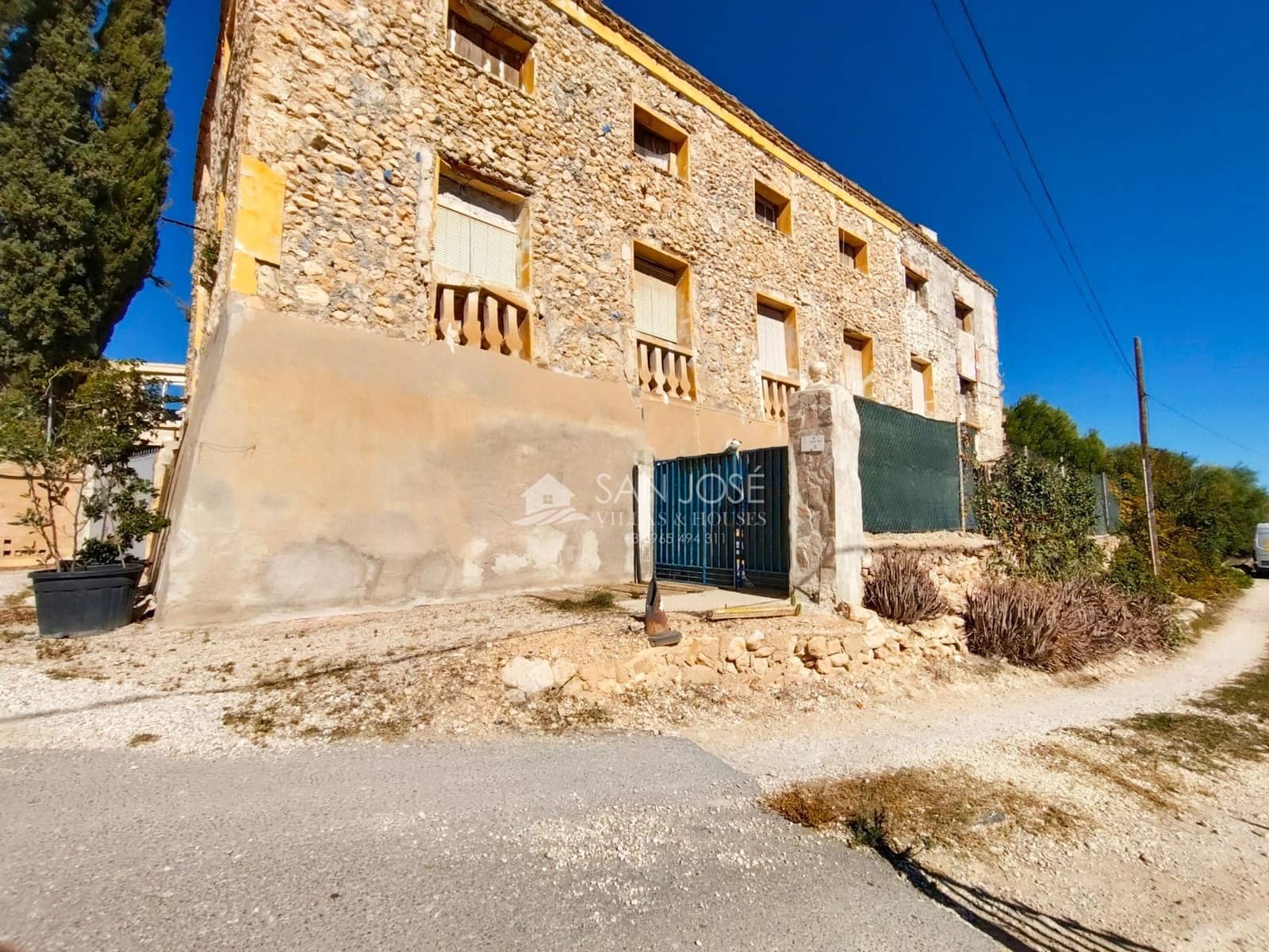 6 bedroom Villa for sale in Aspe - € 175,000 (Ref: 8603932)