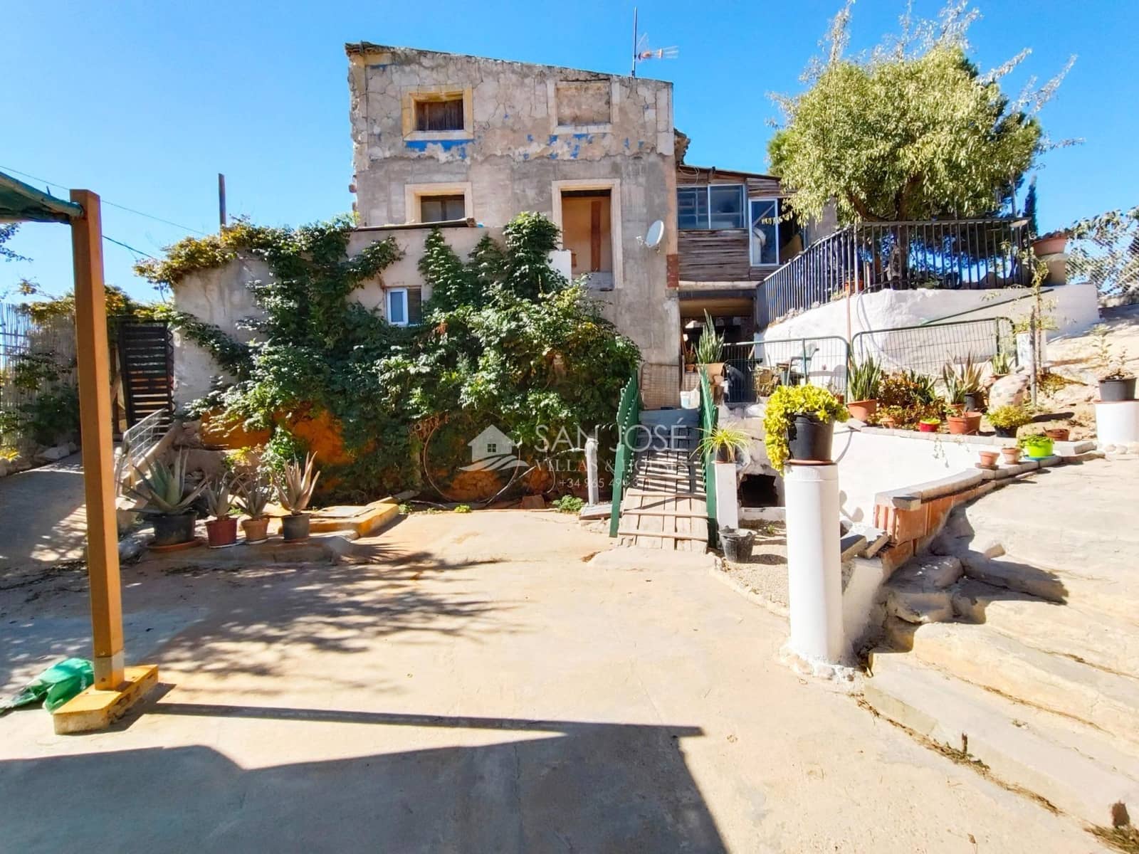 6 bedroom Villa for sale in Aspe - € 175,000 (Ref: 8603932)