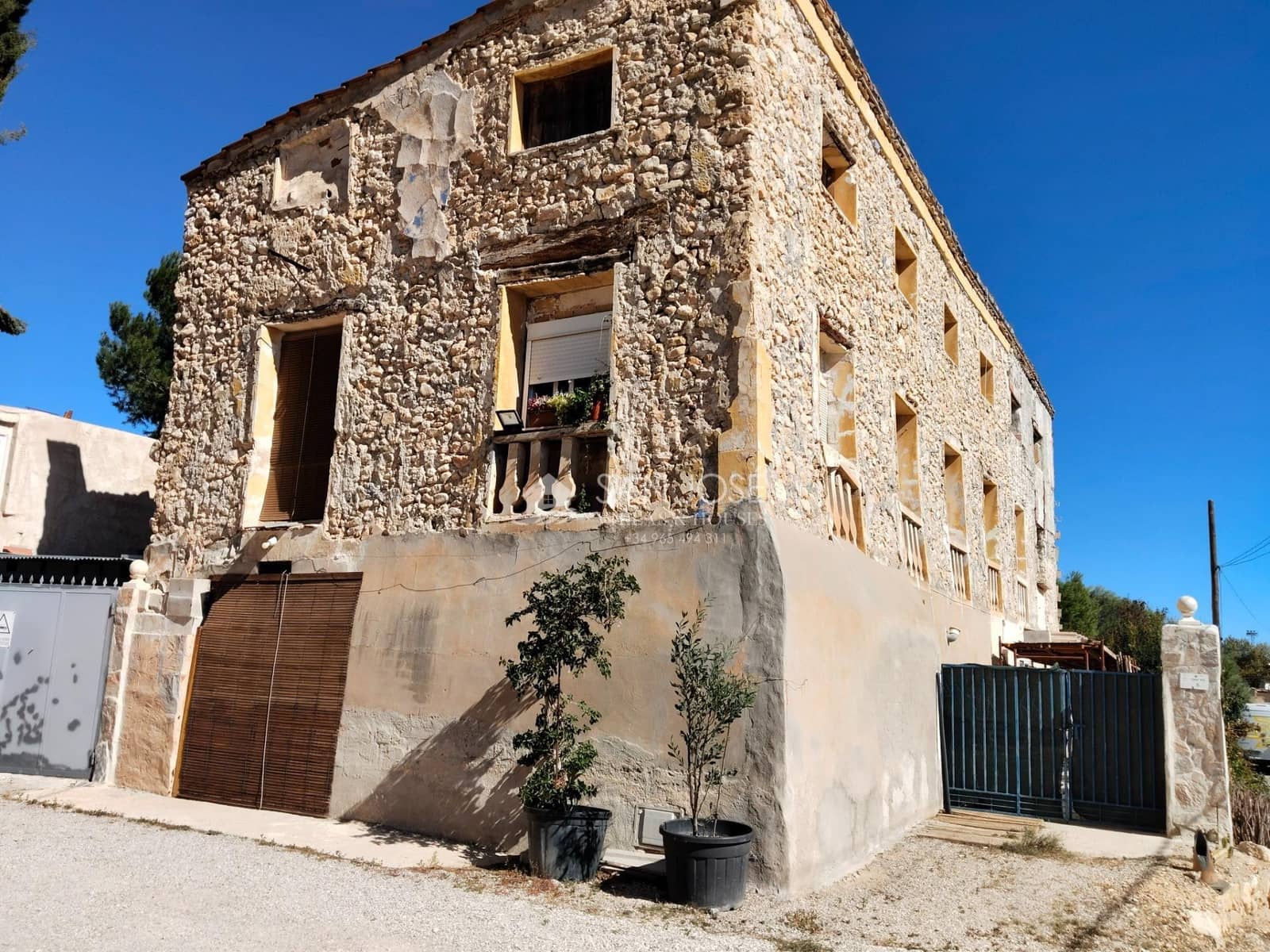 6 bedroom Villa for sale in Aspe - € 175,000 (Ref: 8603932)