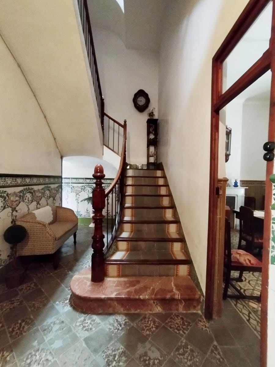 8 bedroom Villa for sale in Novelda with garage - € 700,000 (Ref: 8646559)