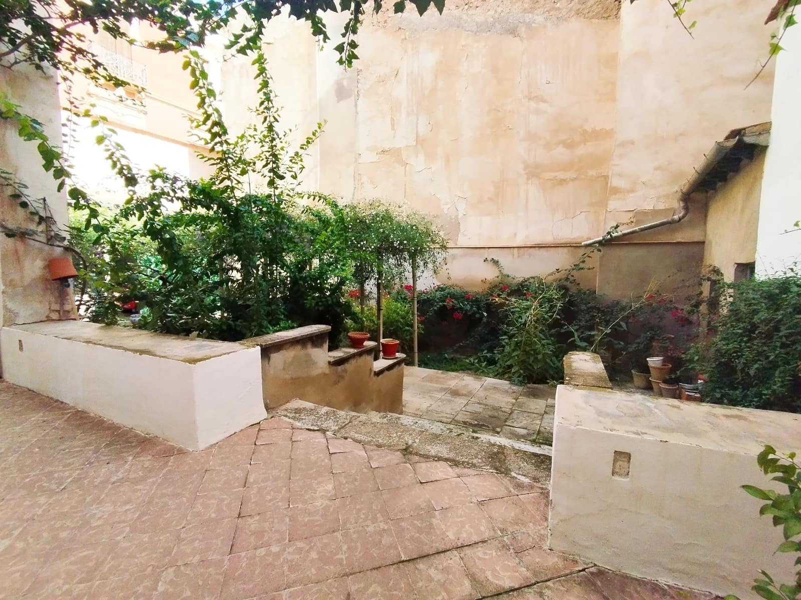 8 bedroom Villa for sale in Novelda with garage - € 700,000 (Ref: 8646559)