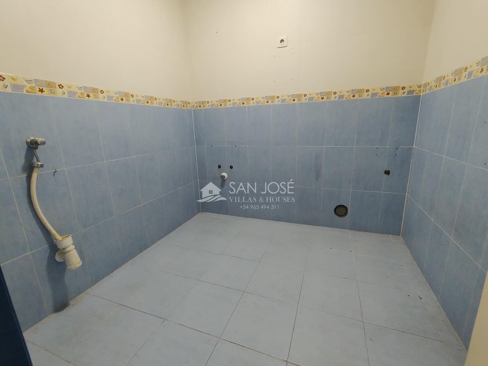 Erhverv til leje i Novelda - € 600 (Ref: 8646560)