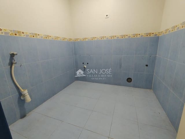 Erhverv til leje i Novelda - € 600 (Ref: 8646560)