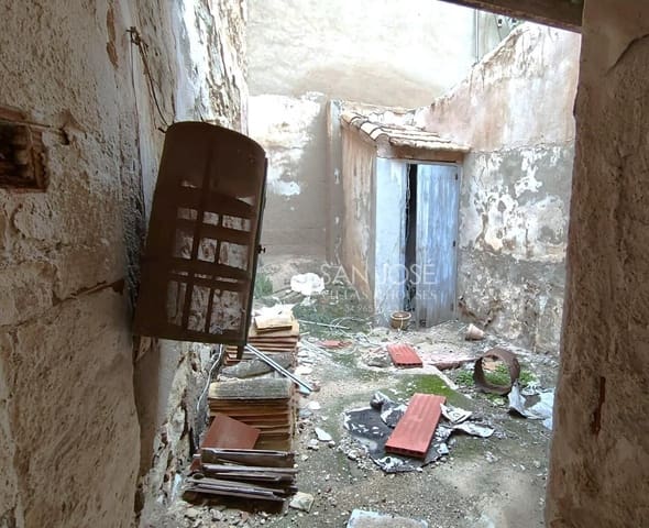 5 soveværelse Byhus til salg i La Romana - € 77.260 (Ref: 8662614)