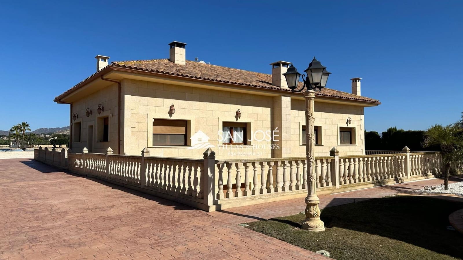 5 soveværelse Villa til salg i Aspe med swimmingpool garage - € 850.000 (Ref: 8774004)