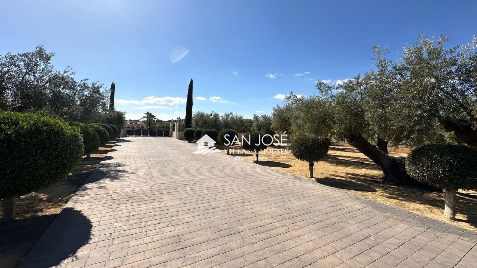 5 soveværelse Villa til salg i Aspe med swimmingpool garage - € 850.000 (Ref: 8774004)