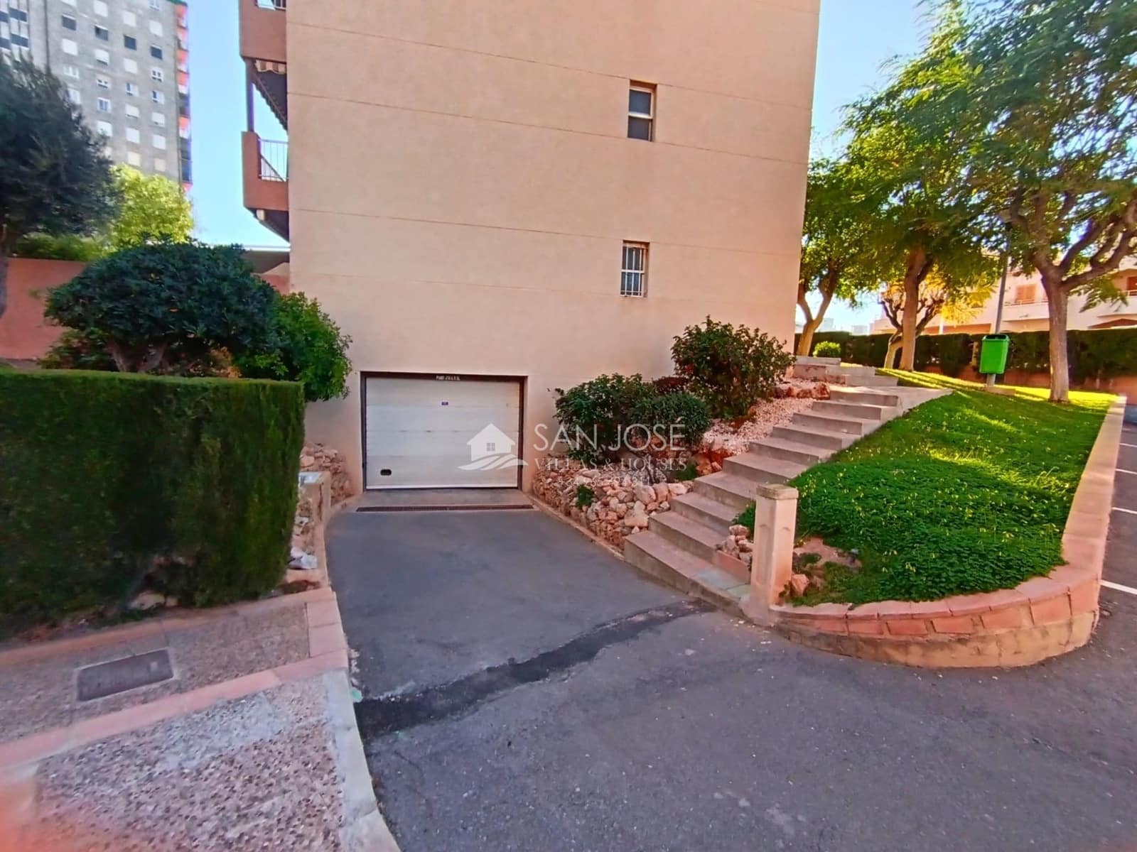 2 Zimmer Apartment zu vermieten in Arenales del Sol mit Pool Garage - 850 € (Ref: 8783953)