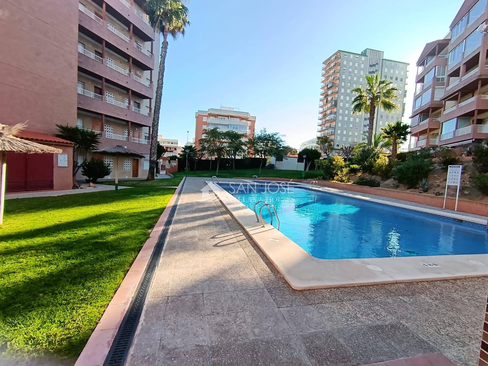 2 Zimmer Apartment zu vermieten in Arenales del Sol mit Pool Garage - 850 € (Ref: 8783953)