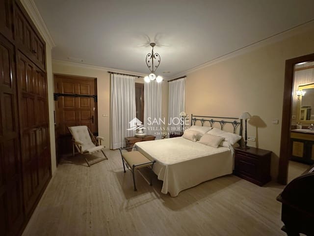 8 soveværelse Villa til salg i Novelda med swimmingpool - € 1.300.000 (Ref: 8802076)