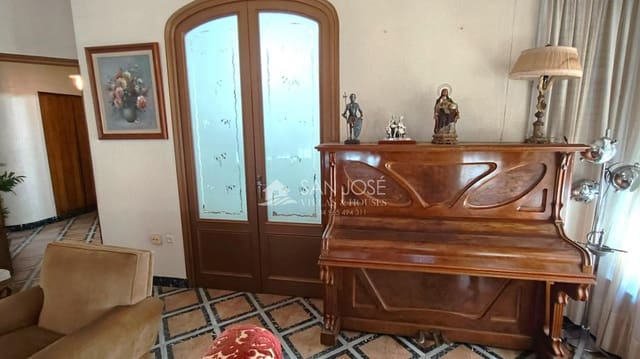 10 bedroom Townhouse for sale in Novelda with garage - € 378,000 (Ref: 8802077)