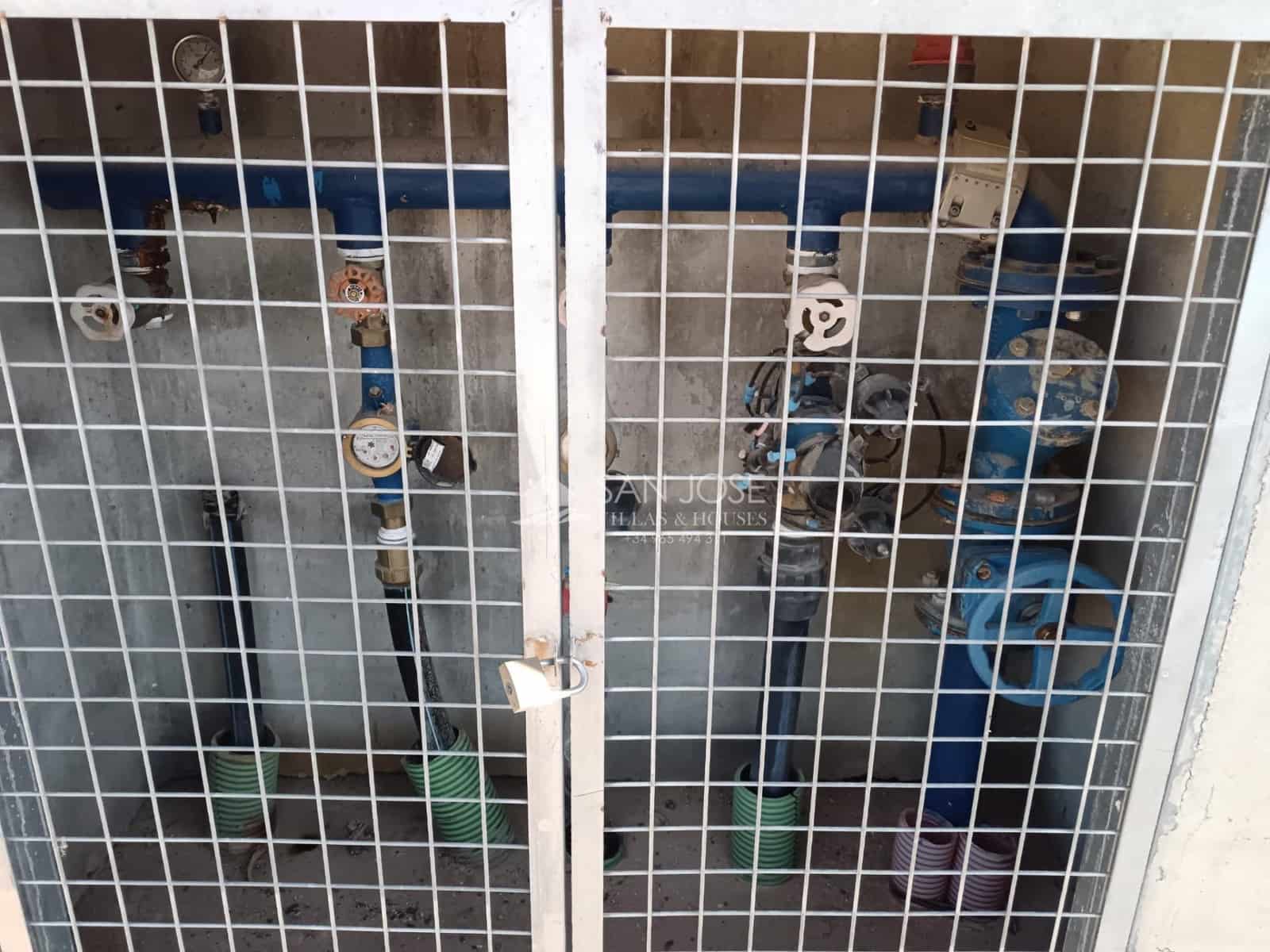 4 makuuhuone Huvila myytävänä paikassa Hondon de las Nieves mukana uima-altaan 
autotalli - 257 000 € (Ref: 8891112)