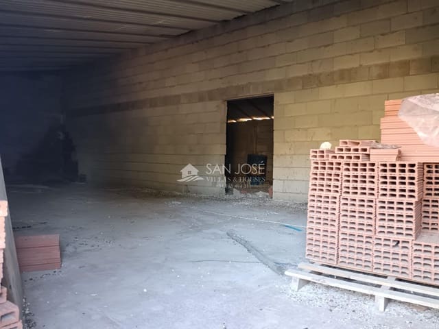 4 makuuhuone Huvila myytävänä paikassa Hondón de las Nieves mukana uima-altaan 
autotalli - 257 000 € (Ref: 8891112)