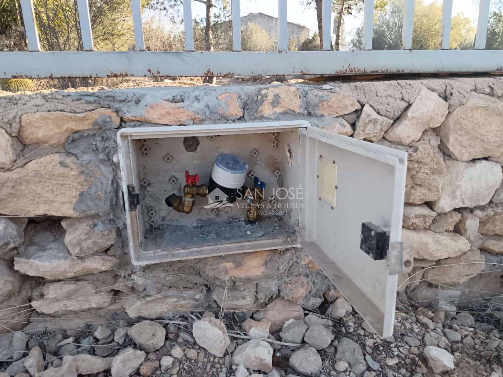 4 makuuhuone Huvila myytävänä paikassa Hondon de las Nieves mukana uima-altaan 
autotalli - 257 000 € (Ref: 8891112)