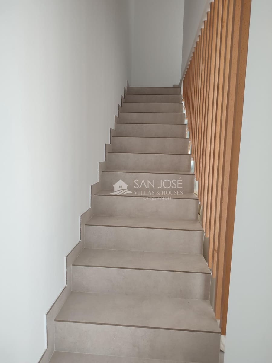 2 soverom Rekkehus til salgs i Cox med svømmebasseng garasje - € 219 000 (Ref: 8896989)