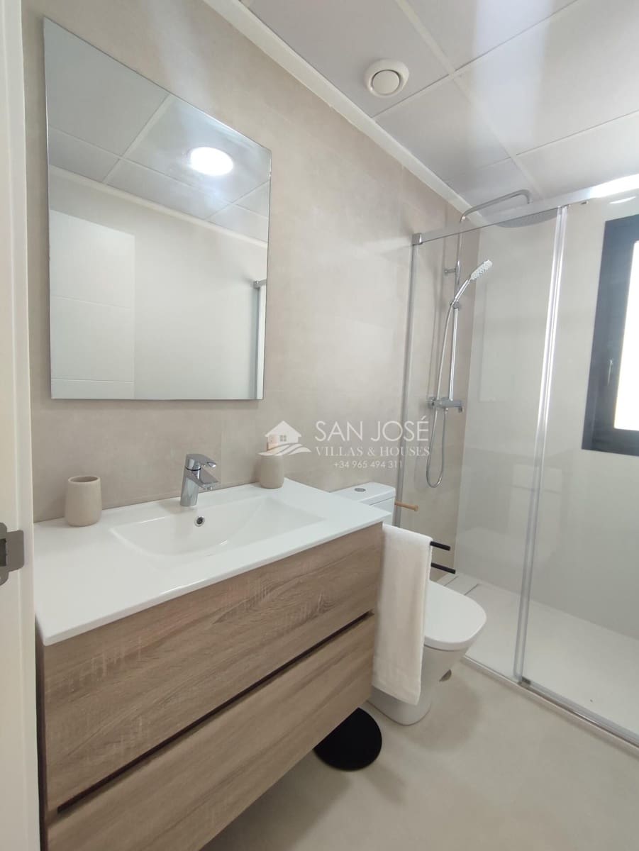 2 soverom Rekkehus til salgs i Cox med svømmebasseng garasje - € 219 000 (Ref: 8896989)