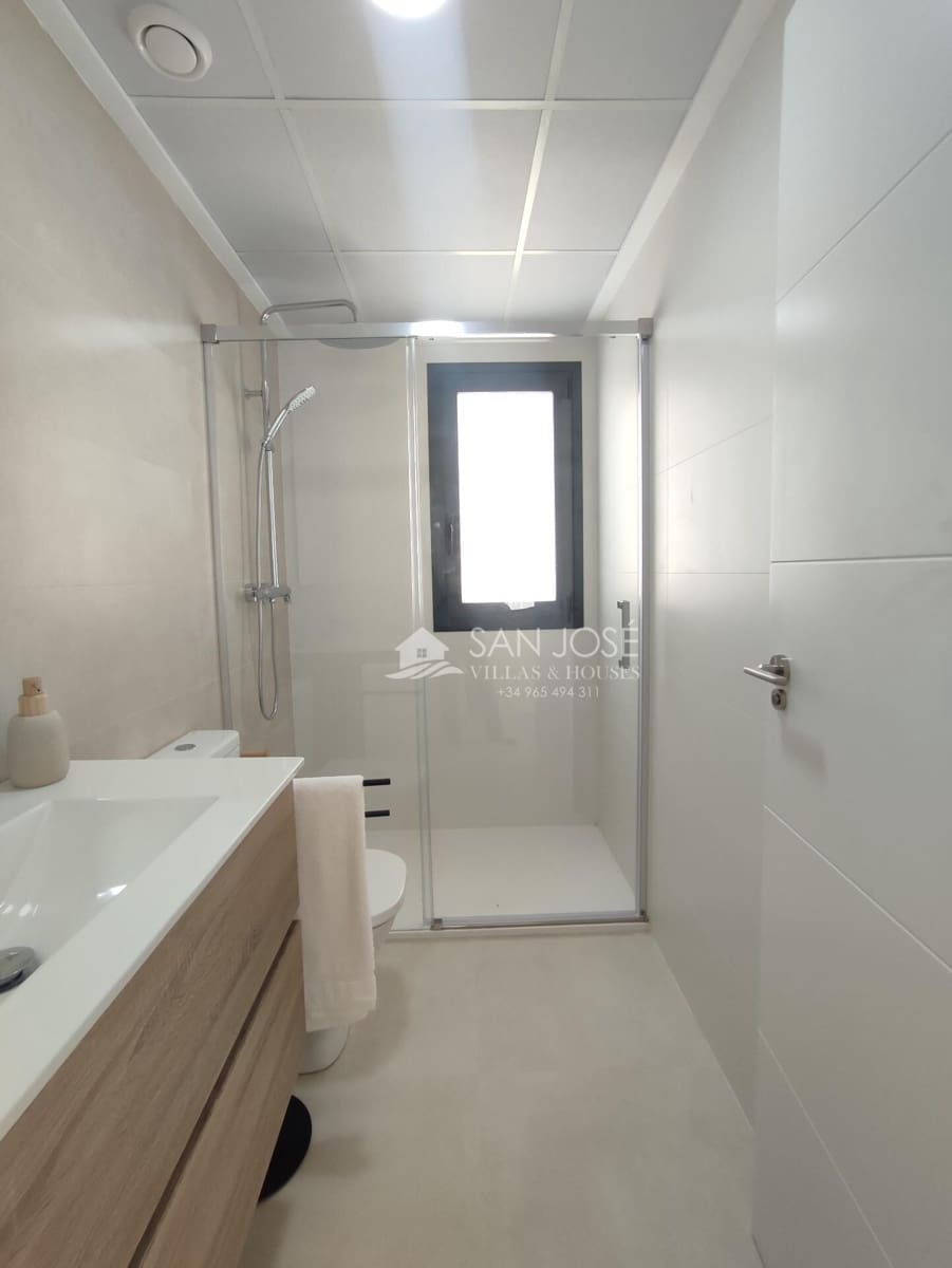 2 soverom Rekkehus til salgs i Cox med svømmebasseng garasje - € 219 000 (Ref: 8896989)