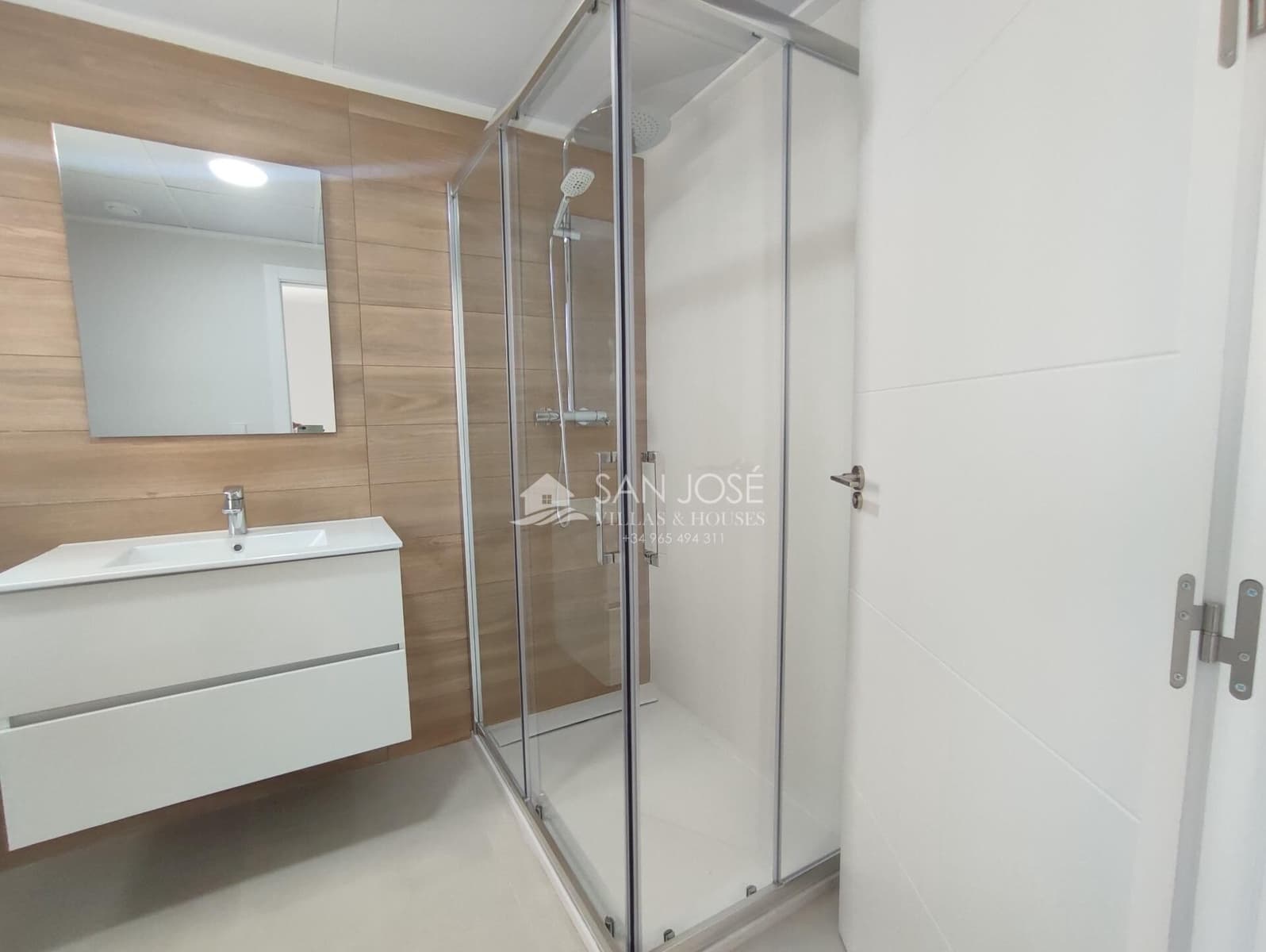 2 soverom Rekkehus til salgs i Cox med svømmebasseng garasje - € 219 000 (Ref: 8896989)