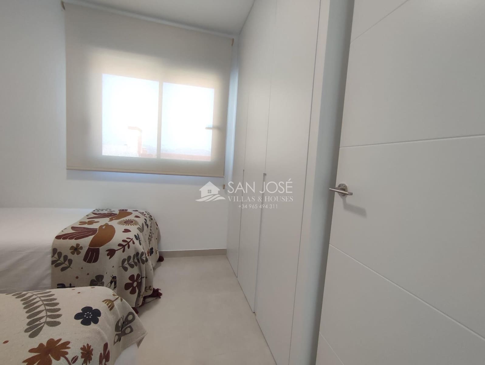 2 soverom Rekkehus til salgs i Cox med svømmebasseng garasje - € 219 000 (Ref: 8896989)