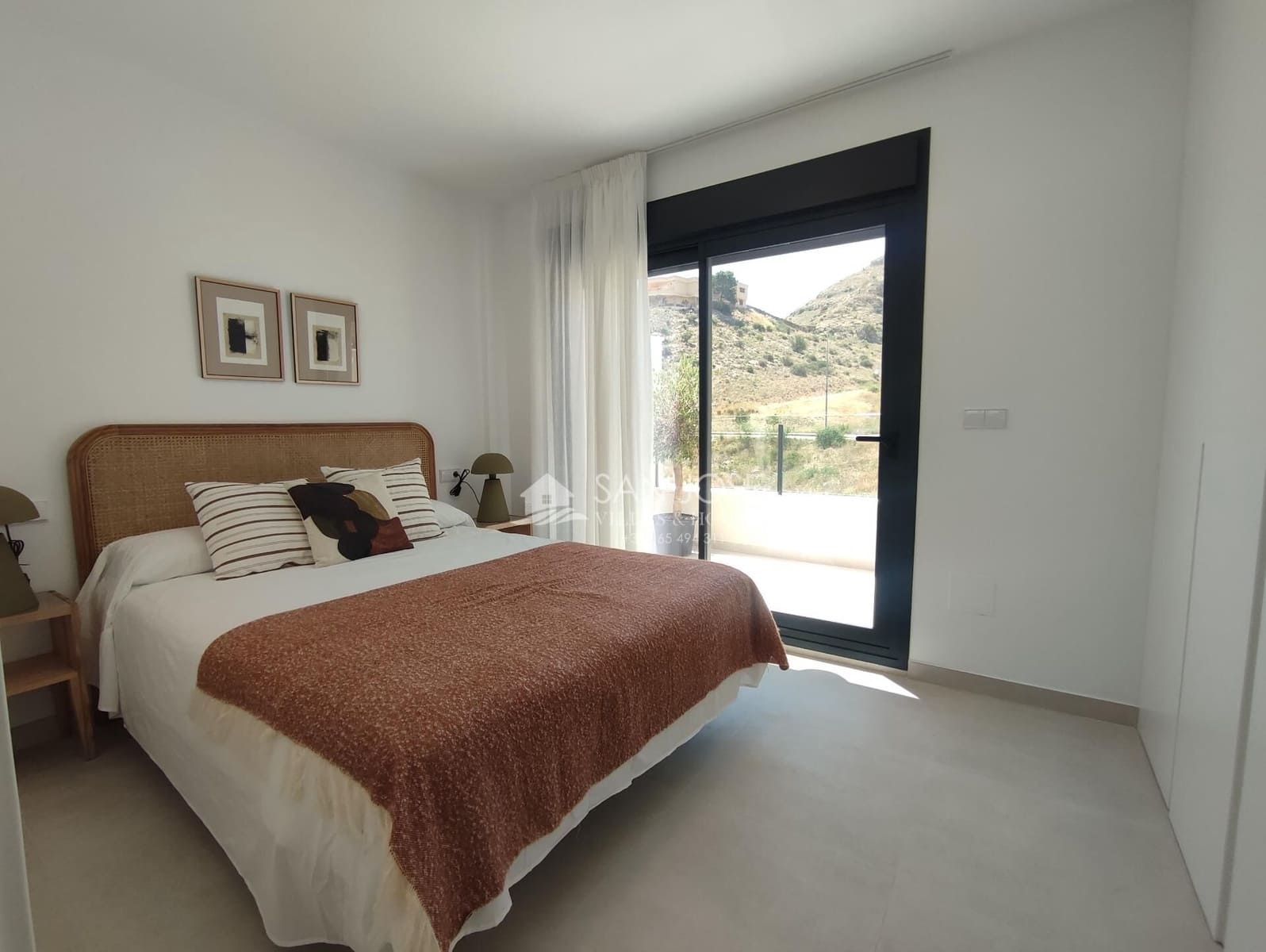 2 soverom Rekkehus til salgs i Cox med svømmebasseng garasje - € 219 000 (Ref: 8896989)