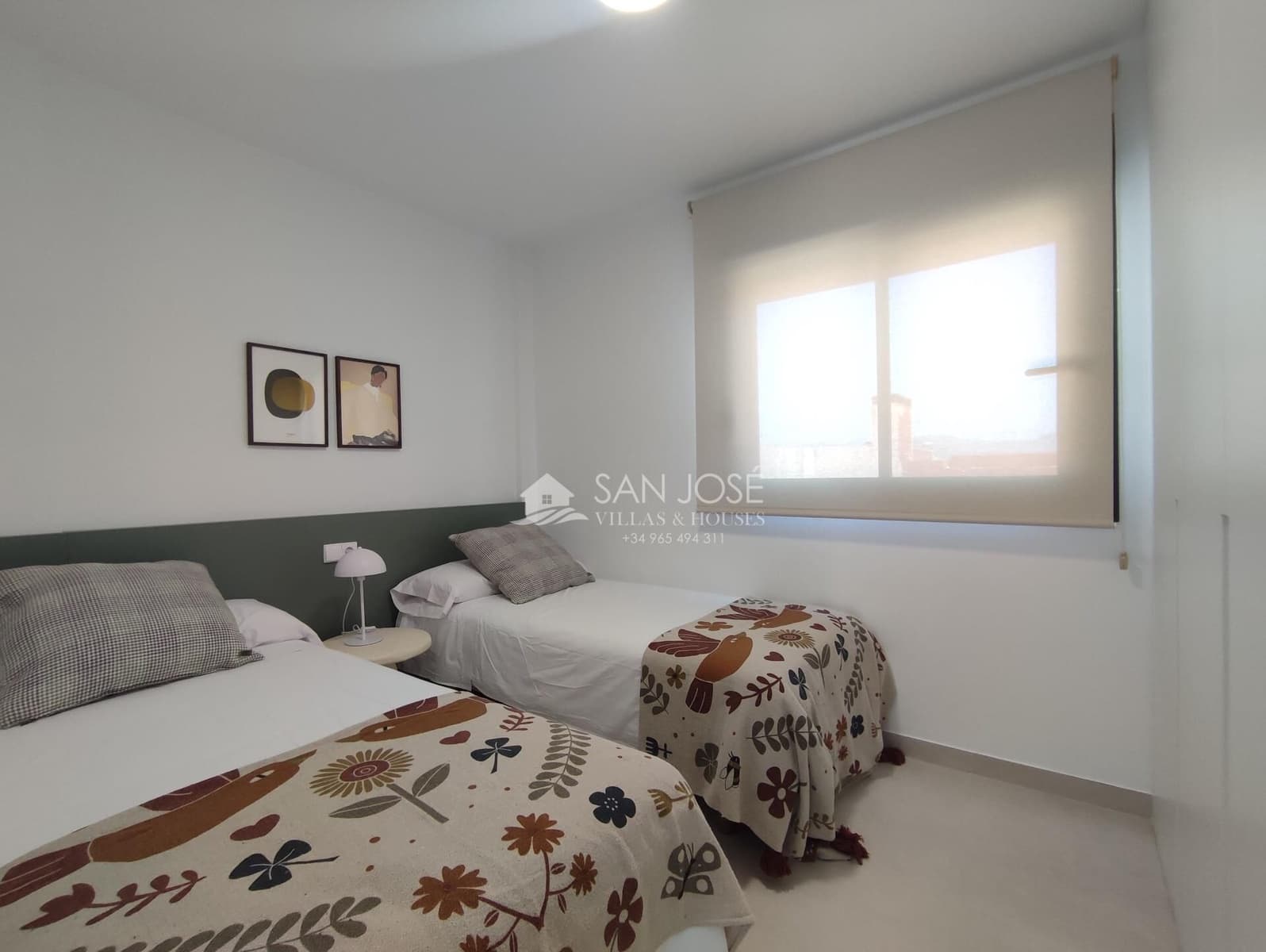 2 soverom Rekkehus til salgs i Cox med svømmebasseng garasje - € 219 000 (Ref: 8896989)