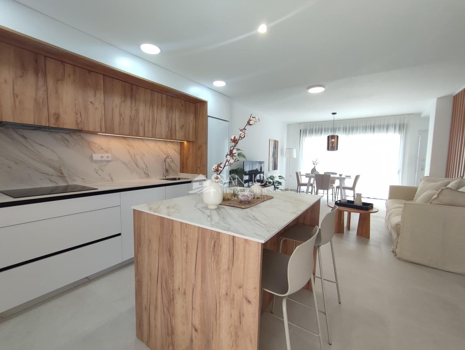 2 soverom Rekkehus til salgs i Cox med svømmebasseng garasje - € 219 000 (Ref: 8896989)