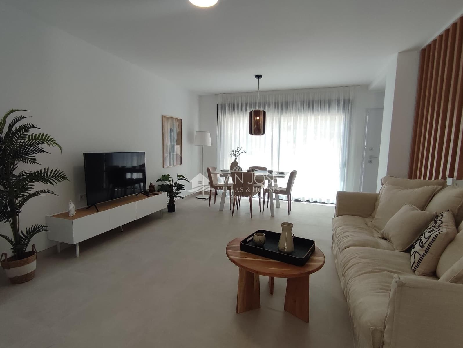 2 soverom Rekkehus til salgs i Cox med svømmebasseng garasje - € 219 000 (Ref: 8896989)