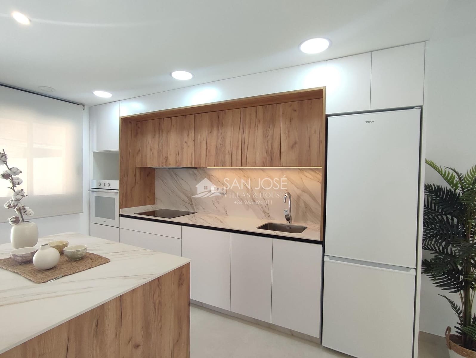 2 soverom Rekkehus til salgs i Cox med svømmebasseng garasje - € 219 000 (Ref: 8896989)