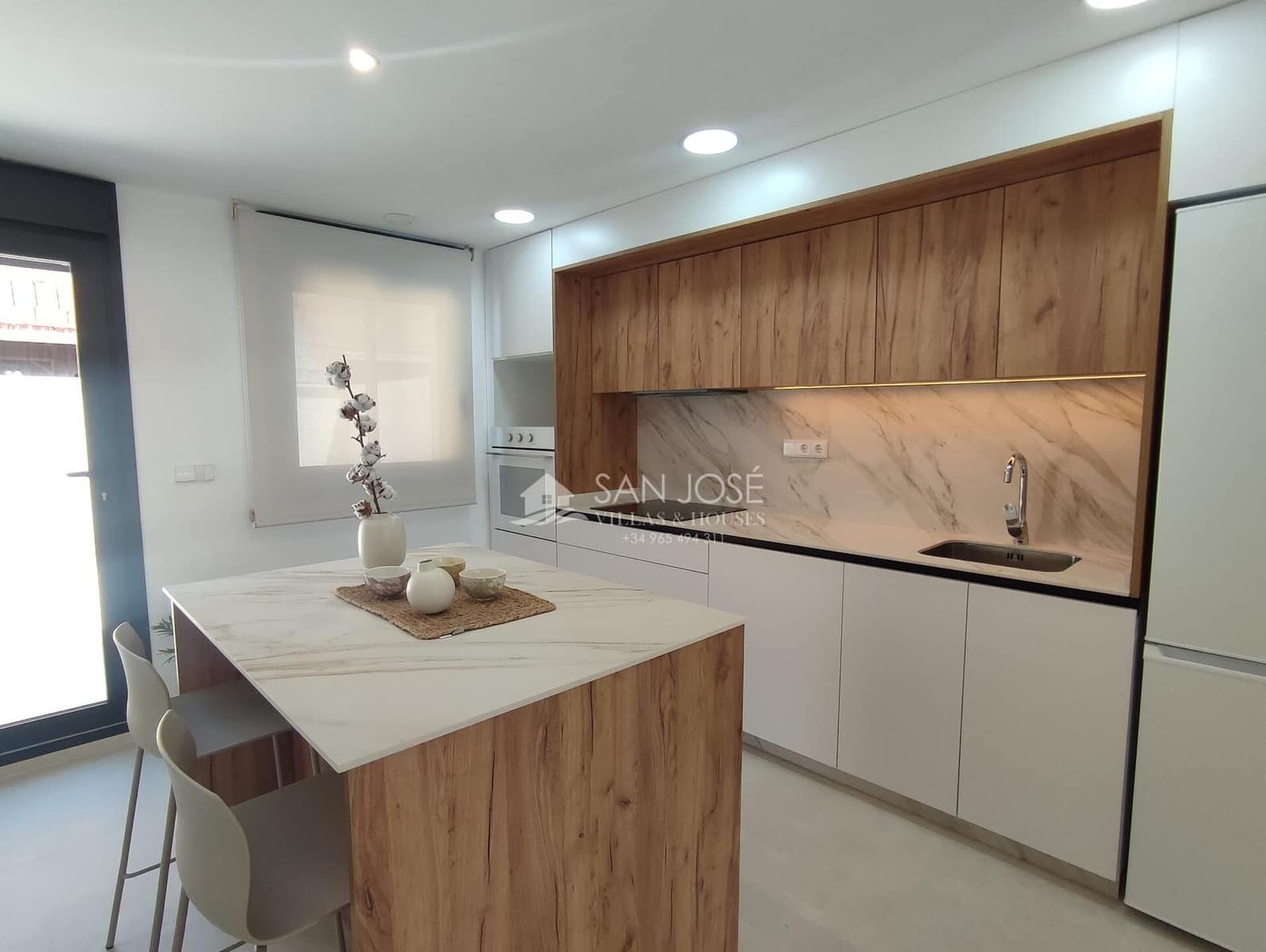 2 soverom Rekkehus til salgs i Cox med svømmebasseng garasje - € 219 000 (Ref: 8896989)