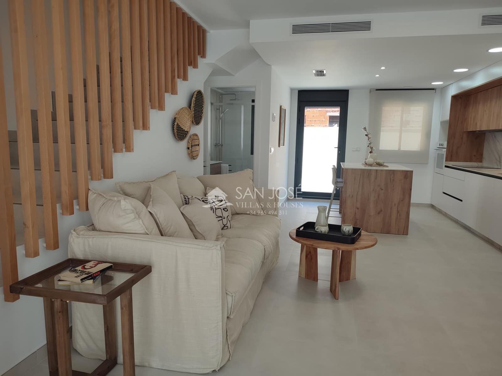 2 soverom Rekkehus til salgs i Cox med svømmebasseng garasje - € 219 000 (Ref: 8896989)