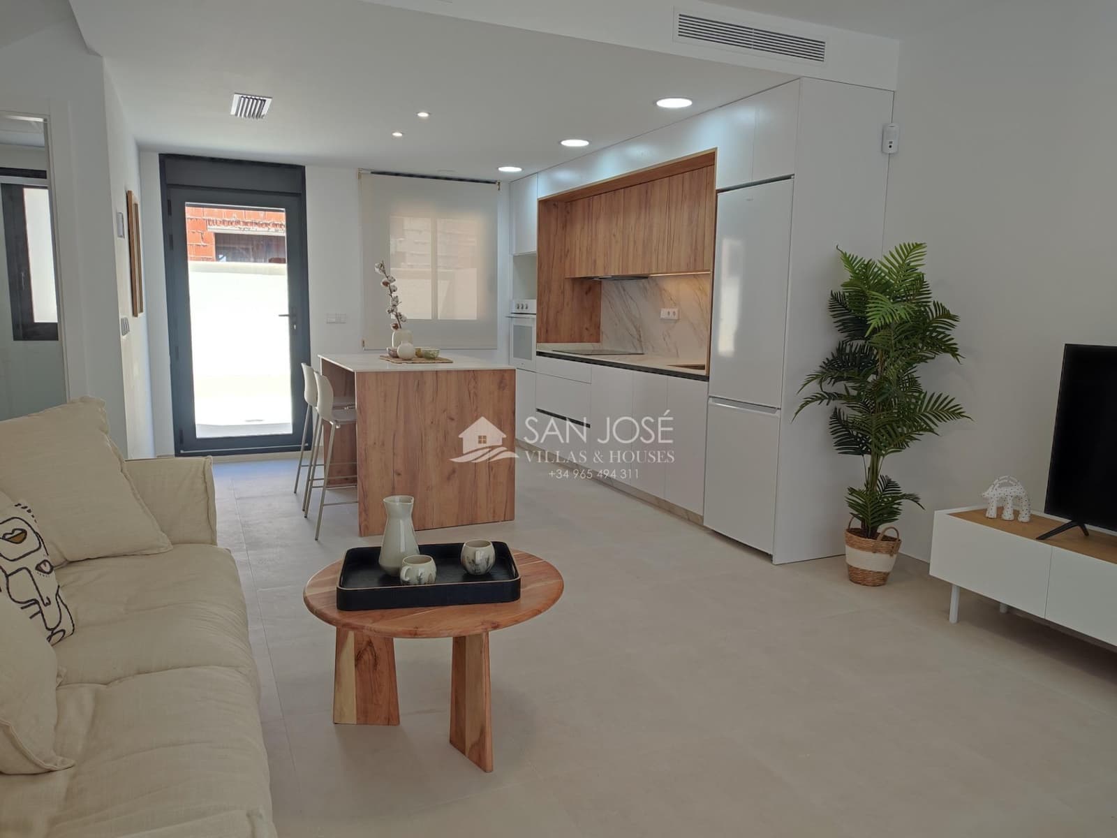 2 soverom Rekkehus til salgs i Cox med svømmebasseng garasje - € 219 000 (Ref: 8896989)