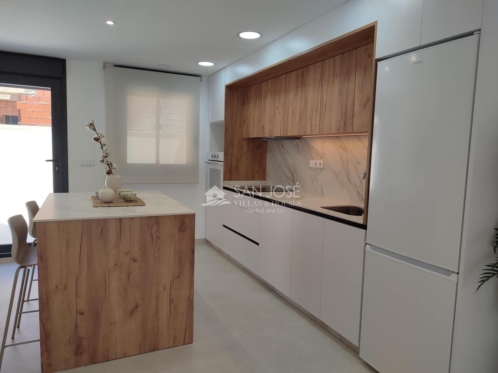 2 soverom Rekkehus til salgs i Cox med svømmebasseng garasje - € 219 000 (Ref: 8896989)