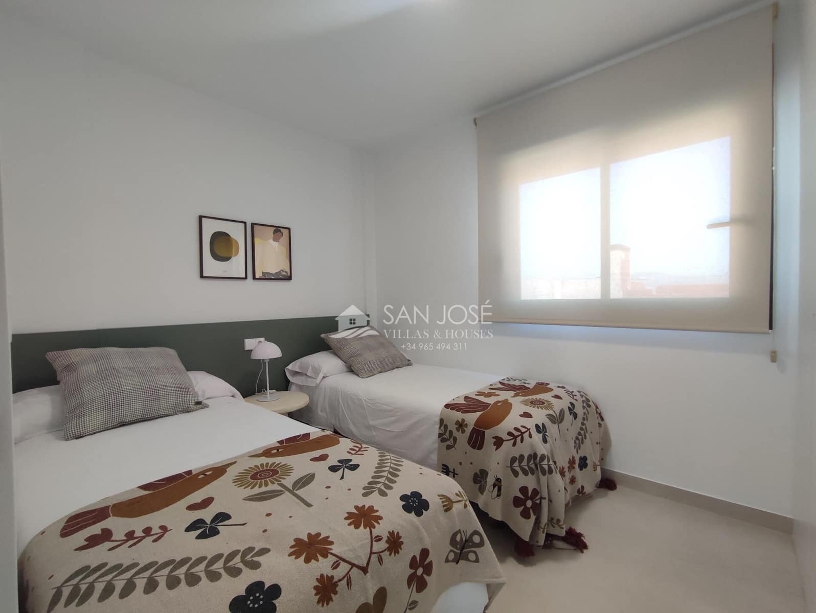 2 soverom Rekkehus til salgs i Cox med svømmebasseng garasje - € 219 000 (Ref: 8896989)