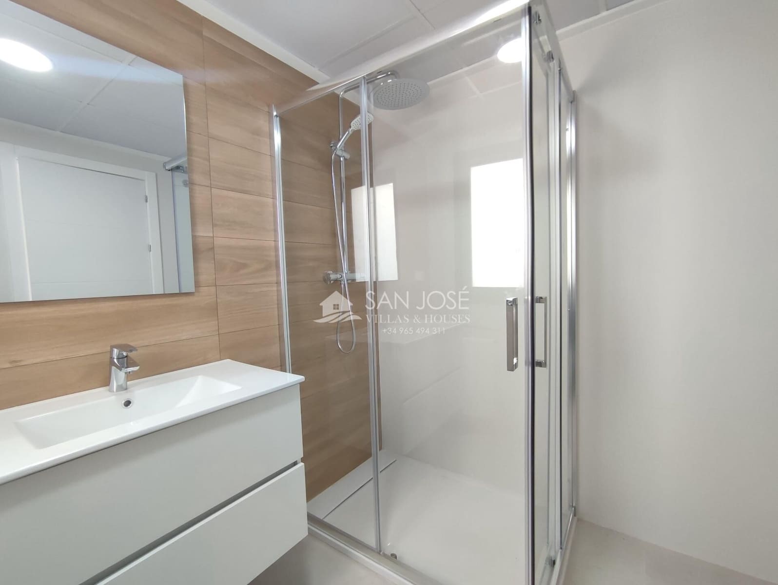 2 soverom Rekkehus til salgs i Cox med svømmebasseng garasje - € 219 000 (Ref: 8896989)