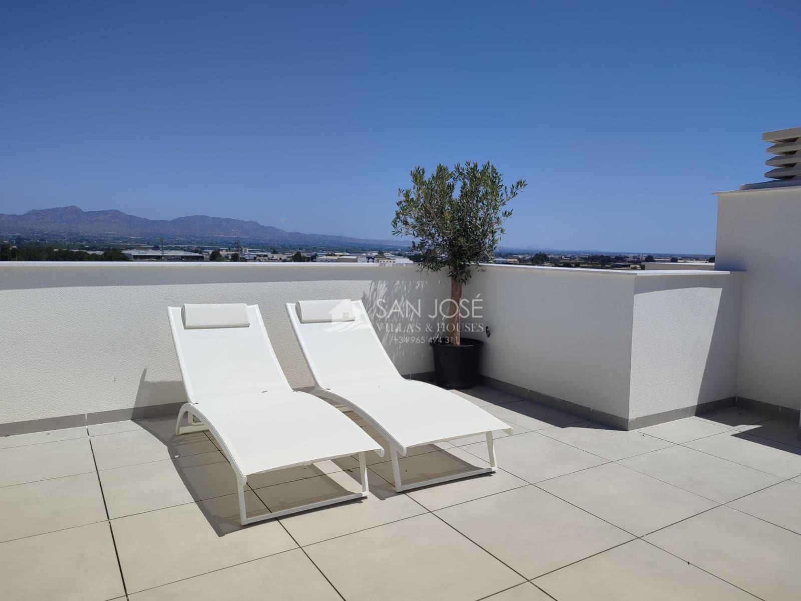 2 soverom Rekkehus til salgs i Cox med svømmebasseng garasje - € 219 000 (Ref: 8896989)