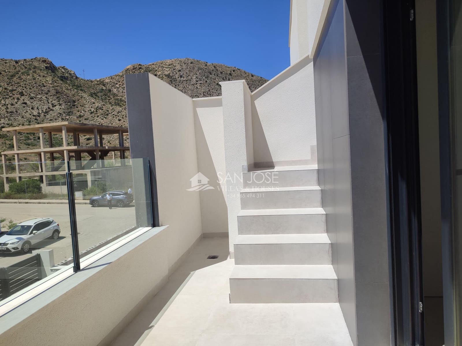 2 soverom Rekkehus til salgs i Cox med svømmebasseng garasje - € 219 000 (Ref: 8896989)