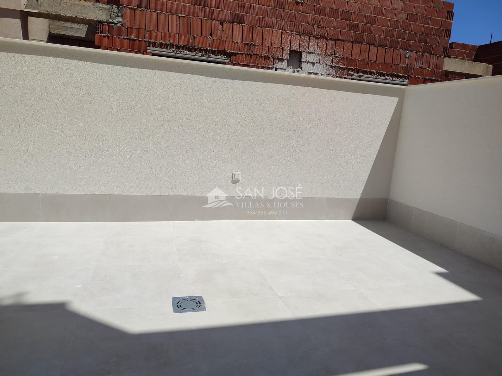 2 soverom Rekkehus til salgs i Cox med svømmebasseng garasje - € 219 000 (Ref: 8896989)