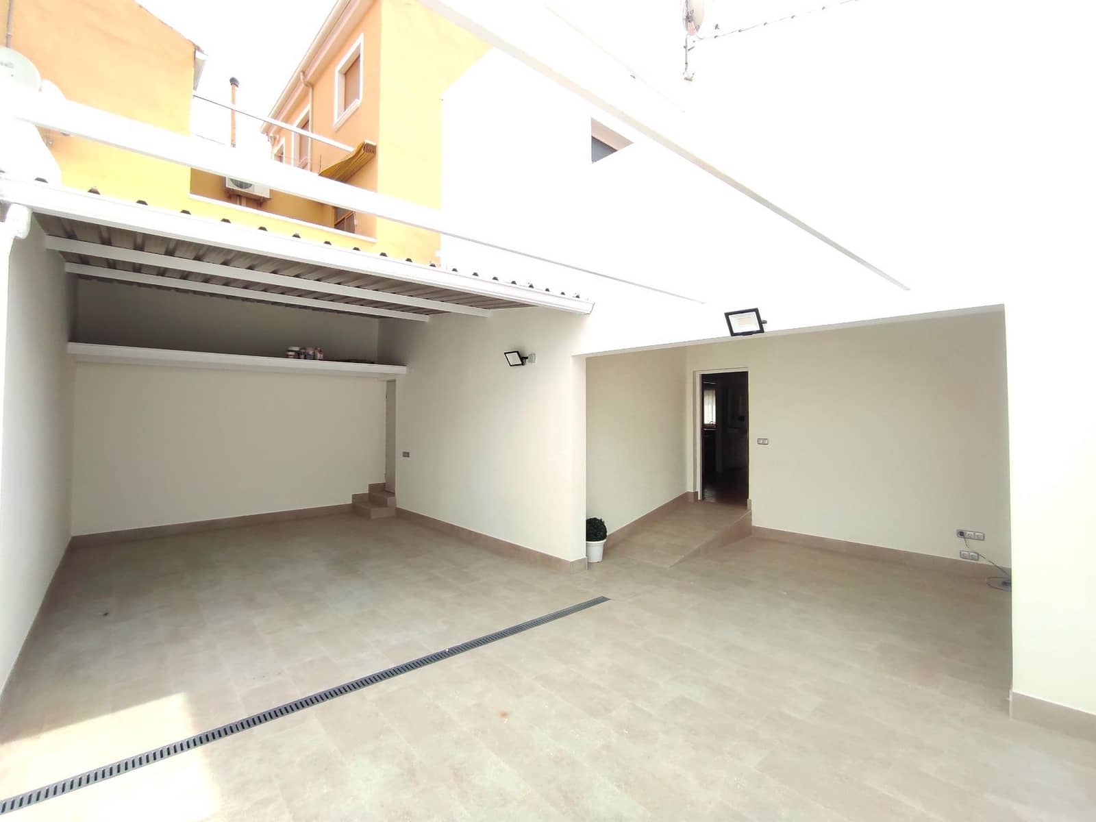 Chalet de 4 habitaciones en Pinoso en venta - 249.000 € (Ref: 8946769)